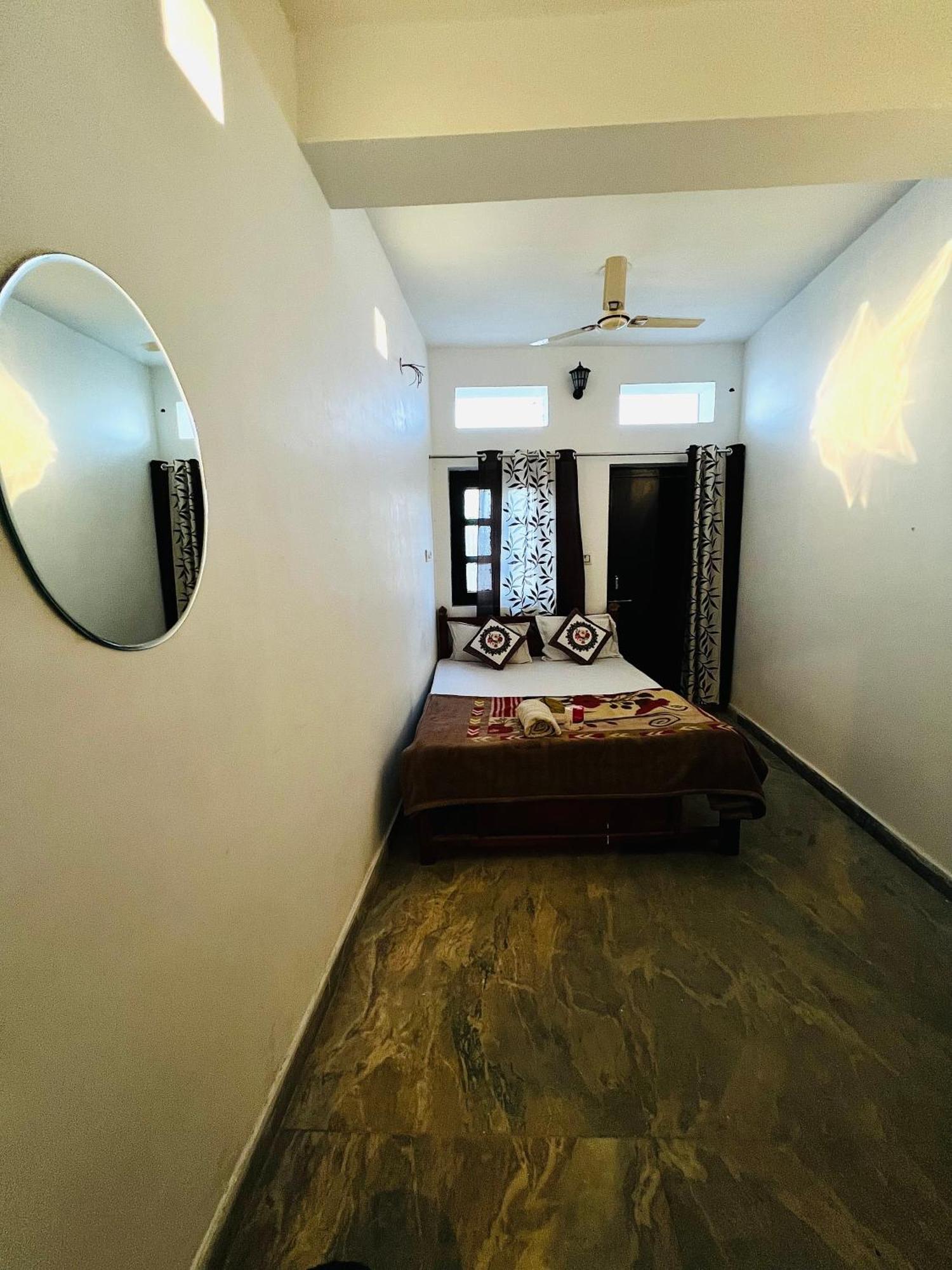 Suri Guest House Pushkar Bagian luar foto