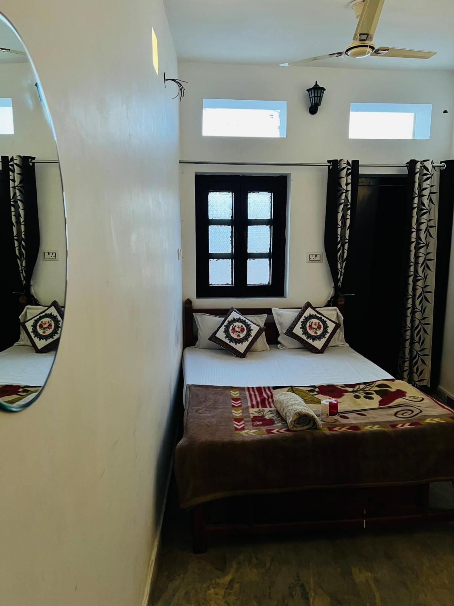 Suri Guest House Pushkar Bagian luar foto